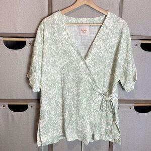Lullaby club wrap top